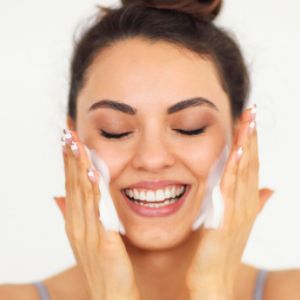 Vitamin C Foaming Face Wash Deeply Cleanses Skin