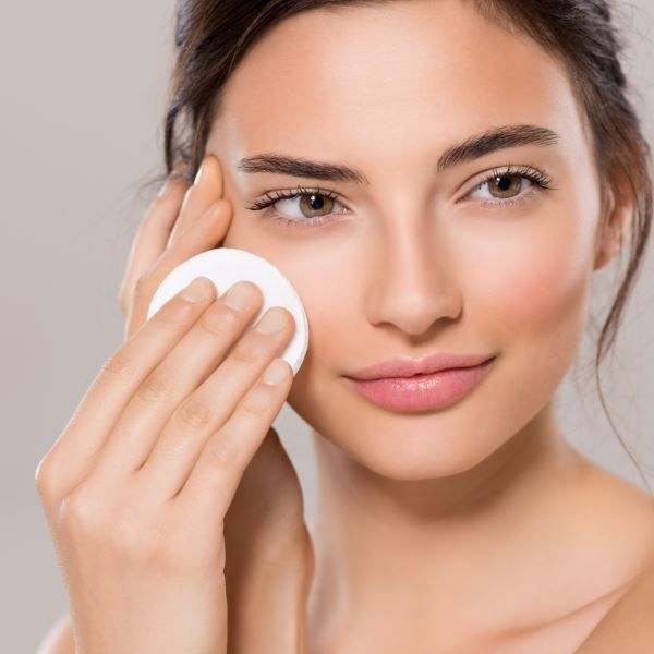 mamaearth vitamin c face toner for tightens open pores