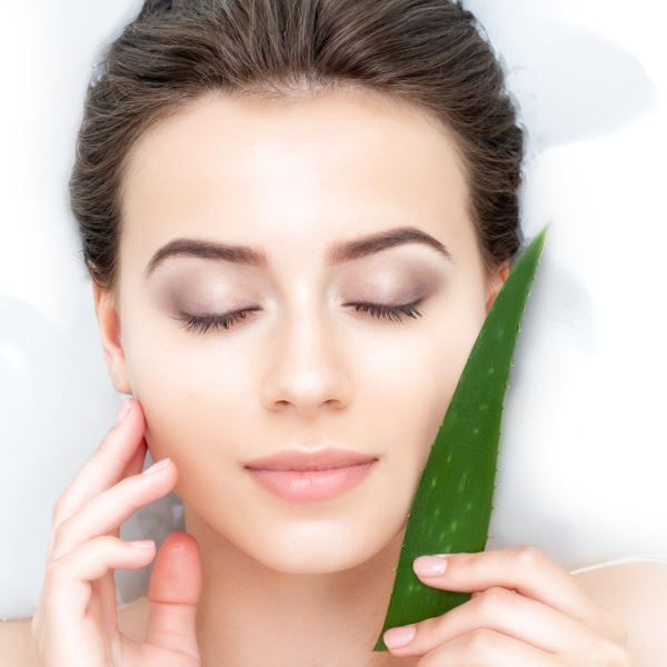Mama Earth Alovera Gel as Aloe vera gel for face for Hydrates Skin