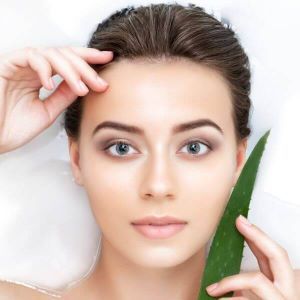 mamaearth pure aloe vera gel for face soothes irritated skin