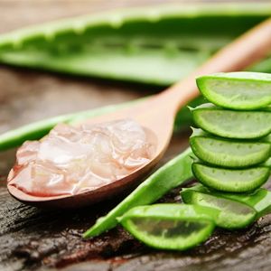  Mama Earth Aloe Vera Gel as Pure Aloe Vera Gel for Hair,