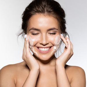 vitamin c face wash Brightens Skin