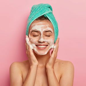 mamaearth micellar water foaming removes makeup quickly