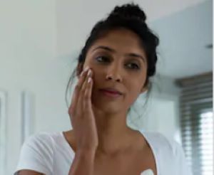hyaluronic acid serum for reduces fine lines