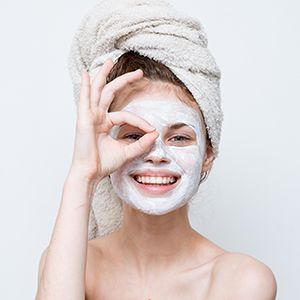 mamaearth vitamin c face mask for Skin Illumination and glowing skin
